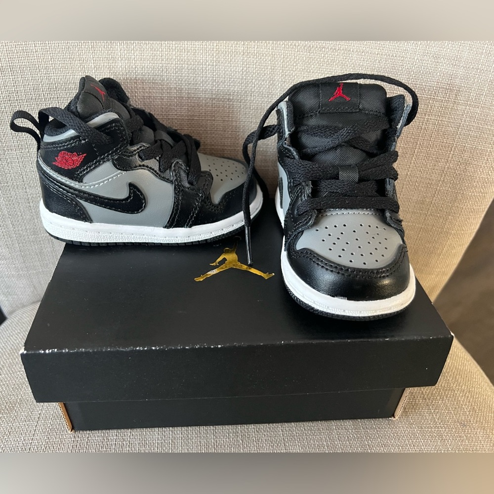 Jordan Nike 1 MID Sneakers NEW Toddler SIZE 4